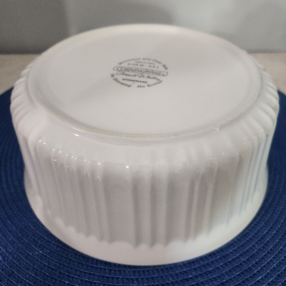 Corningware 2.5 QT. French White Stoneware Bakeware Dish - Picture 2 of 7